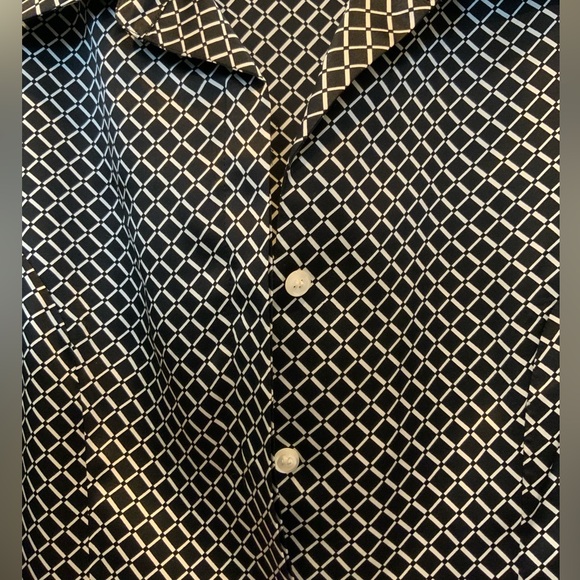 Alfani 100% Silk Black and White Patterned Butterfly Collar Buttoned Down Blouse - Picture 4 of 5